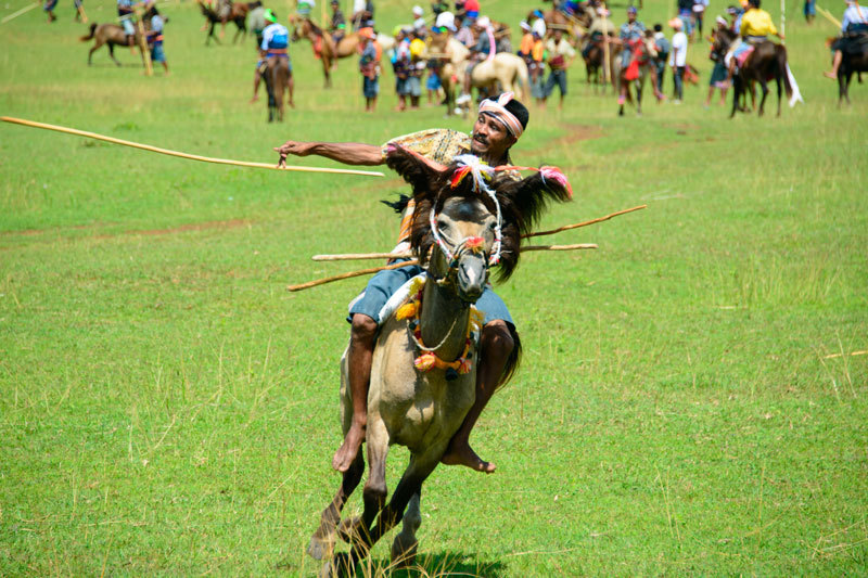 Festival Adat Suci di Seluruh Indonesia